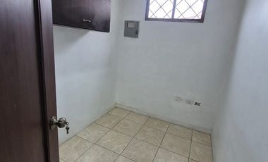 Casa en Alquiler en Samanes, 4 Habitaciones, 4 Baños, Patio,  Garaje,  Norte de Guayaquil.