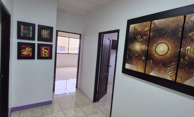 Casa en Alquiler en Samanes, 4 Habitaciones, 4 Baños, Patio,  Garaje,  Norte de Guayaquil.