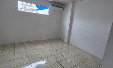 Casa en Alquiler en Samanes, 4 Habitaciones, 4 Baños, Patio,  Garaje,  Norte de Guayaquil.