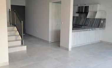 CASA EN RENTA EN RESIDENCIAL en León Gto, ARIA BOSCAJE, escuelas y centros comerciales  cercanos.