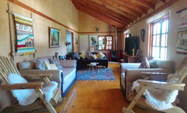 CASA ENTRE PUCON Y CURARREHUE EN 10.000 M2 DE TERRENO