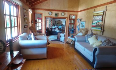 CASA ENTRE PUCON Y CURARREHUE EN 10.000 M2 DE TERRENO