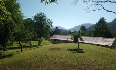 CASA ENTRE PUCON Y CURARREHUE EN 10.000 M2 DE TERRENO