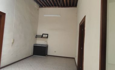 CENTRO HISTÓRICO RENTA OFCINAS DE 138M2 CON 4 PRIVADOS  EN EDIFICIO DEL S XVII