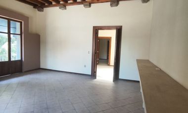 CENTRO HISTÓRICO RENTA OFCINAS DE 138M2 CON 4 PRIVADOS  EN EDIFICIO DEL S XVII