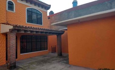 Amplia Casa sola en excelente ubicación