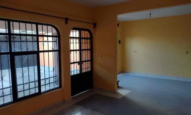 Amplia Casa sola en excelente ubicación