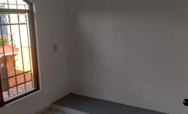 Amplia Casa sola en excelente ubicación