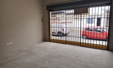 Local comercial de alquiler en Las Orquideas, calle cerrada, parqueo.