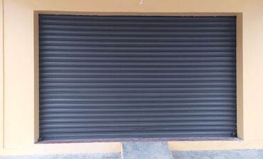 Local comercial de alquiler en Las Orquideas, calle cerrada, parqueo.