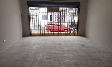 Local comercial de alquiler en Las Orquideas, calle cerrada, parqueo.