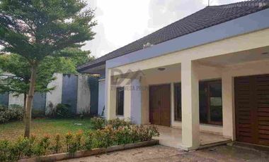 Dijual/Disewa Rumah Halaman Luas Ada Pool di Kemang Selatan Jaksel