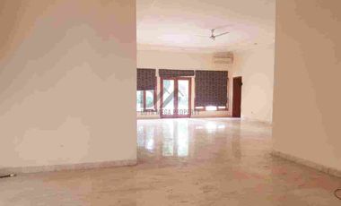 Dijual/Disewa Rumah Halaman Luas Ada Pool di Kemang Selatan Jaksel