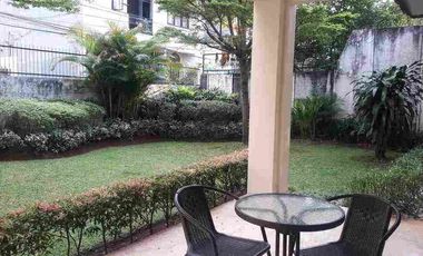 Dijual/Disewa Rumah Halaman Luas Ada Pool di Kemang Selatan Jaksel