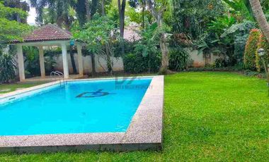 Dijual/Disewa Rumah Halaman Luas Ada Pool di Kemang Selatan Jaksel