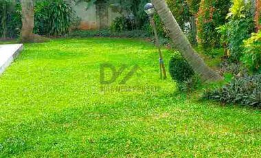 Dijual/Disewa Rumah Halaman Luas Ada Pool di Kemang Selatan Jaksel