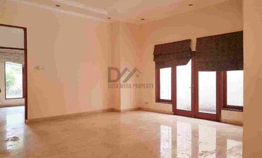 Dijual/Disewa Rumah Halaman Luas Ada Pool di Kemang Selatan Jaksel