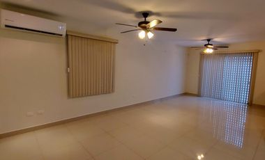 Casa en RENTA en Anáhuac Madeira