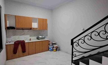 Dijual Rumah 2 Lantai 800 an Juta Di Warung  Sila  Jagakarsa