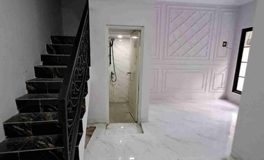 Dijual Rumah 2 Lantai 800 an Juta Di Warung  Sila  Jagakarsa