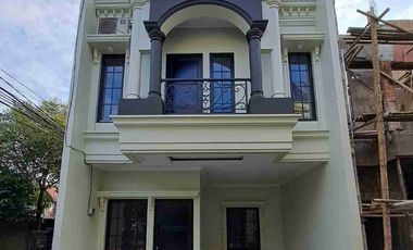 Dijual Rumah 2 Lantai 800 an Juta Di Warung  Sila  Jagakarsa