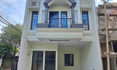 Dijual Rumah 2 Lantai 800 an Juta Di Warung  Sila  Jagakarsa