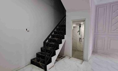 Dijual Rumah 2 Lantai 800 an Juta Di Warung  Sila  Jagakarsa