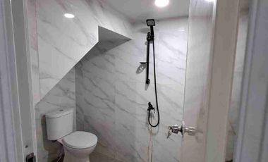 Dijual Rumah 2 Lantai 800 an Juta Di Warung  Sila  Jagakarsa