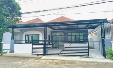 บ้านเดี่ยว ลำลูกกา บ้านชั้นเดียว ทำเลดี ใกล้ถนน  เดินทางไปเชื่อมต่อรังสิตได้ ม.วรินทร เนื้อที่ 60 ตรว. 3 นอน จอดรถได้ในบ้าน โทรเล๊ย081440---- วา