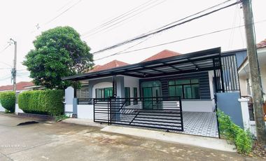 บ้านเดี่ยว ลำลูกกา บ้านชั้นเดียว ทำเลดี ใกล้ถนน  เดินทางไปเชื่อมต่อรังสิตได้ ม.วรินทร เนื้อที่ 60 ตรว. 3 นอน จอดรถได้ในบ้าน โทรเล๊ย081440---- วา