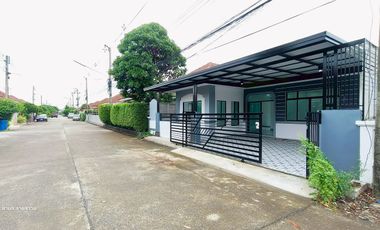 บ้านเดี่ยว ลำลูกกา บ้านชั้นเดียว ทำเลดี ใกล้ถนน  เดินทางไปเชื่อมต่อรังสิตได้ ม.วรินทร เนื้อที่ 60 ตรว. 3 นอน จอดรถได้ในบ้าน โทรเล๊ย081440---- วา
