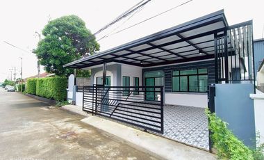 บ้านเดี่ยว ลำลูกกา บ้านชั้นเดียว ทำเลดี ใกล้ถนน  เดินทางไปเชื่อมต่อรังสิตได้ ม.วรินทร เนื้อที่ 60 ตรว. 3 นอน จอดรถได้ในบ้าน โทรเล๊ย081440---- วา