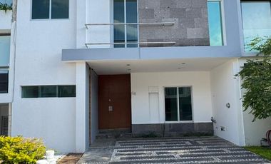 CASA EN RENTA EN COTO ANTARA SOLARES