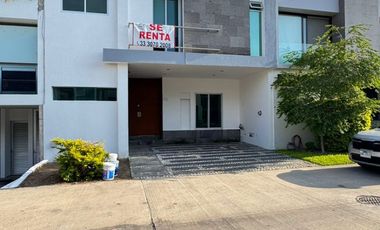 CASA EN RENTA EN COTO ANTARA SOLARES