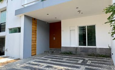 CASA EN RENTA EN COTO ANTARA SOLARES