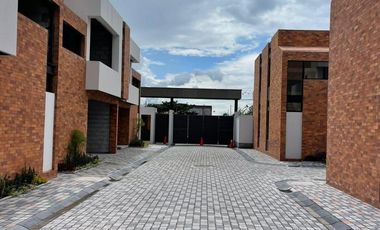 Exclusiva casa de venta sector Puembo