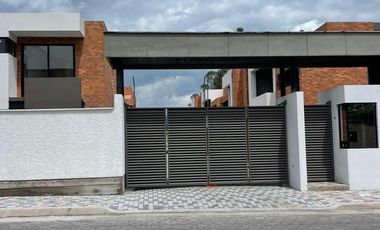Exclusiva casa de venta sector Puembo