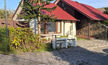 Casa 4 dormitorios y patio, en condominio, San pedro de la Paz, Concepción