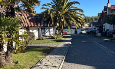 Casa 4 dormitorios y patio, en condominio, San pedro de la Paz, Concepción