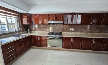 La Estancia Casa en Venta en Coto Privado a 2 Min de Costco