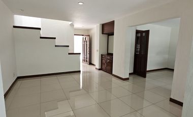 La Estancia Casa en Venta en Coto Privado a 2 Min de Costco