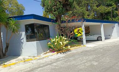 Casa en Venta con alberca de un sólo nivel