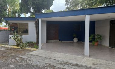 Casa en Venta con alberca de un sólo nivel