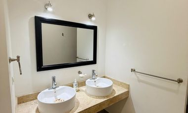 Casa en Venta de Una Planta en Esquina en Privada