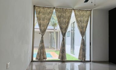Casa en Venta de Una Planta en Esquina en Privada