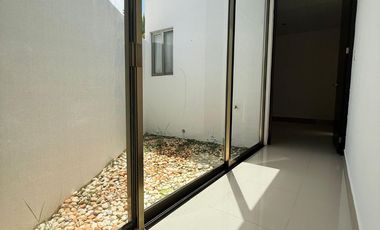 Casa en Venta de Una Planta en Esquina en Privada