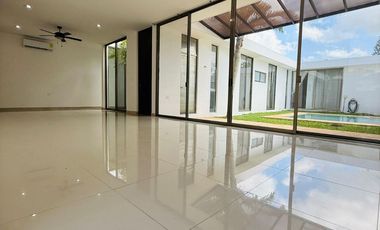 Casa en Venta de Una Planta en Esquina en Privada