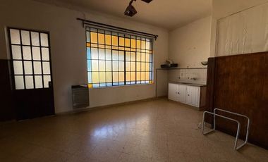 CASA CORTE ANTIGUA EN VENTA CENTRO DE TANDIL