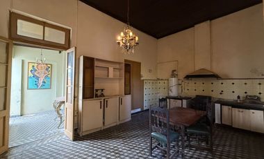 CASA CORTE ANTIGUA EN VENTA CENTRO DE TANDIL