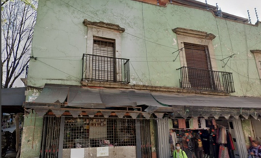 CASA CON  CON BODEGA Y LOCALES COMERCIALES